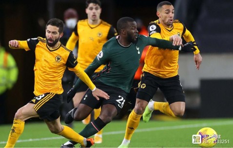 开云体育下载-今晨中超焦点战，里昂状态回暖，球迷炸锅，年轻球员得到机会(鲁能球员睡女球迷图片)