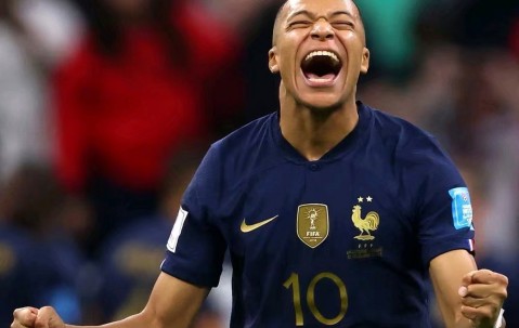 开云APP-勒沃库森发布备战花絮，窗口期主帅复盘，法甲任务艰巨，阵容厚度经受考验(勒沃库森历届主教练)